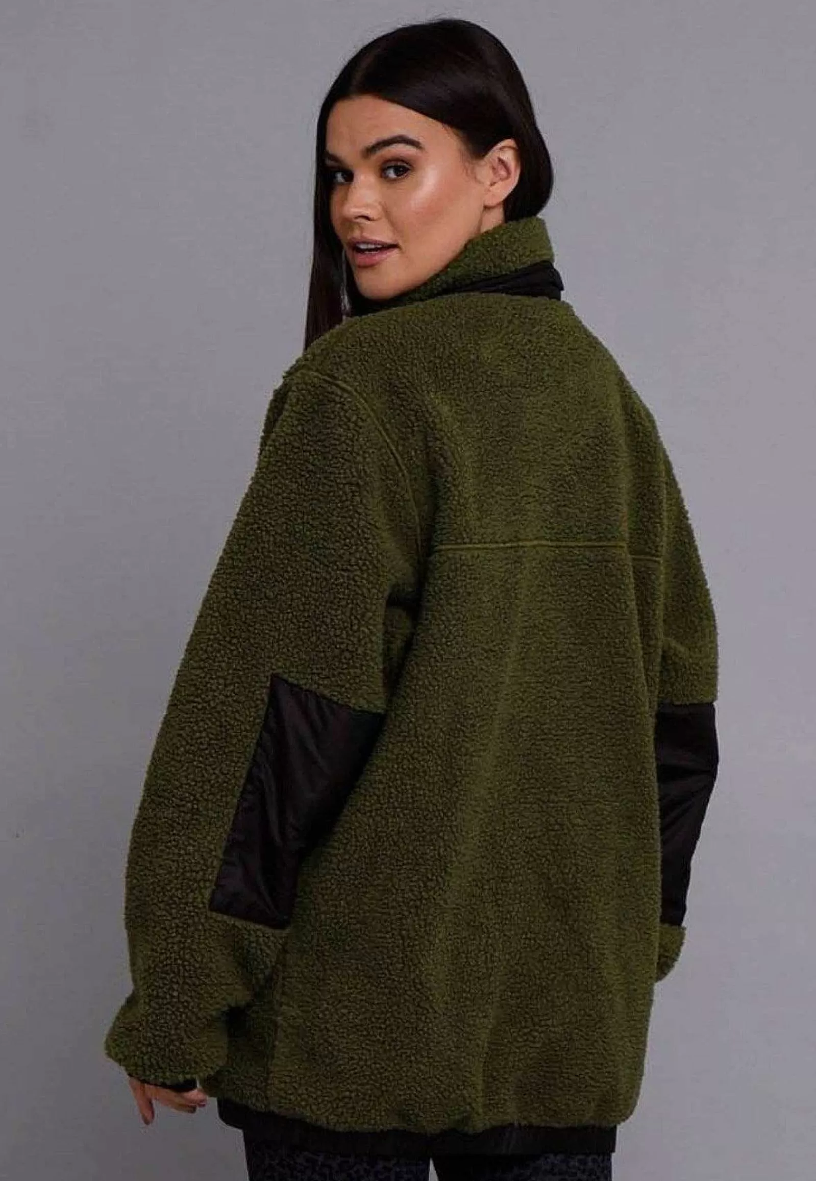 OOSC Fleece<Sherpa Fleece Jacket - Khaki / Black - Women'S